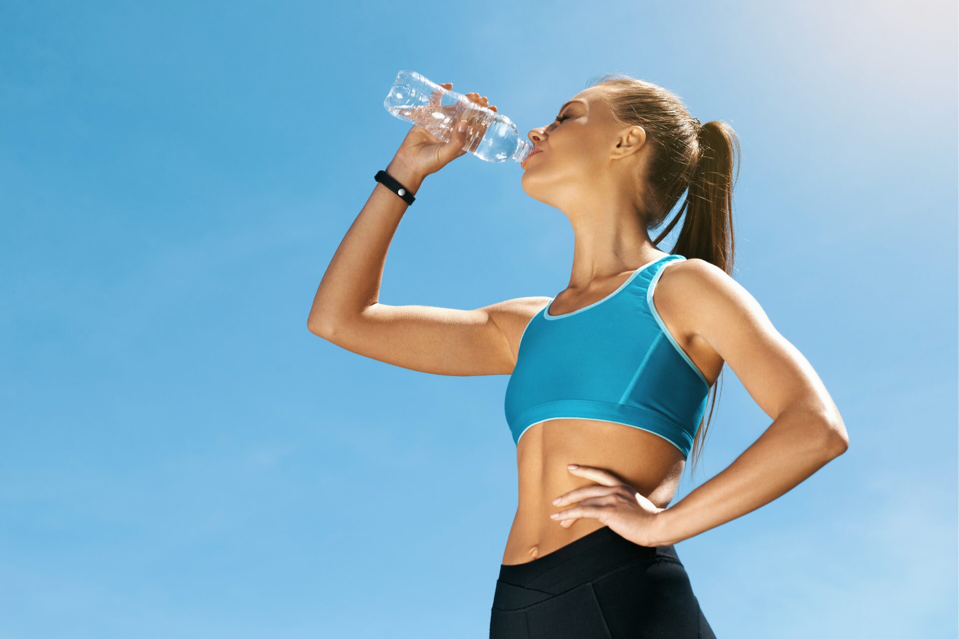 Wie viel Wasser sollte man täglich trinken? Hydratation
