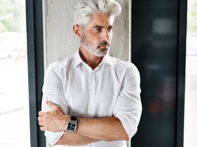 Grauen Haaransatz kaschieren: Die besten Tipps und Tricks für einen natürlichen Look
