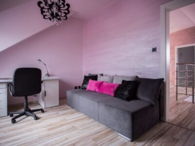 Kleines Jugendzimmer mit Dachschräge einrichten: clevere Ideen für mehr Platz und Stil
