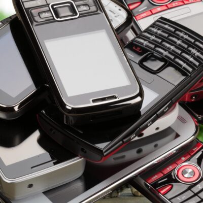 Alte Handys entsorgen oder verkaufen So machst du aus alten Geräten noch Geld