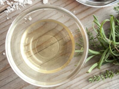 Ist in Weißweinessig Alkohol